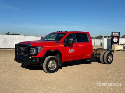 2022 GMC Sierra 3500HD 4x4 Crew Cab Cab & Chassis