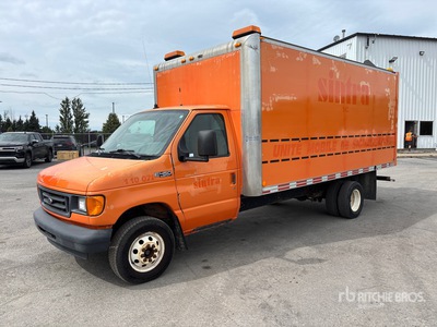 2003 Ford E-450 4x2 Camion fourgon