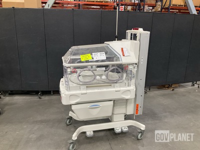 GE OmniBed Giraffe Incubator