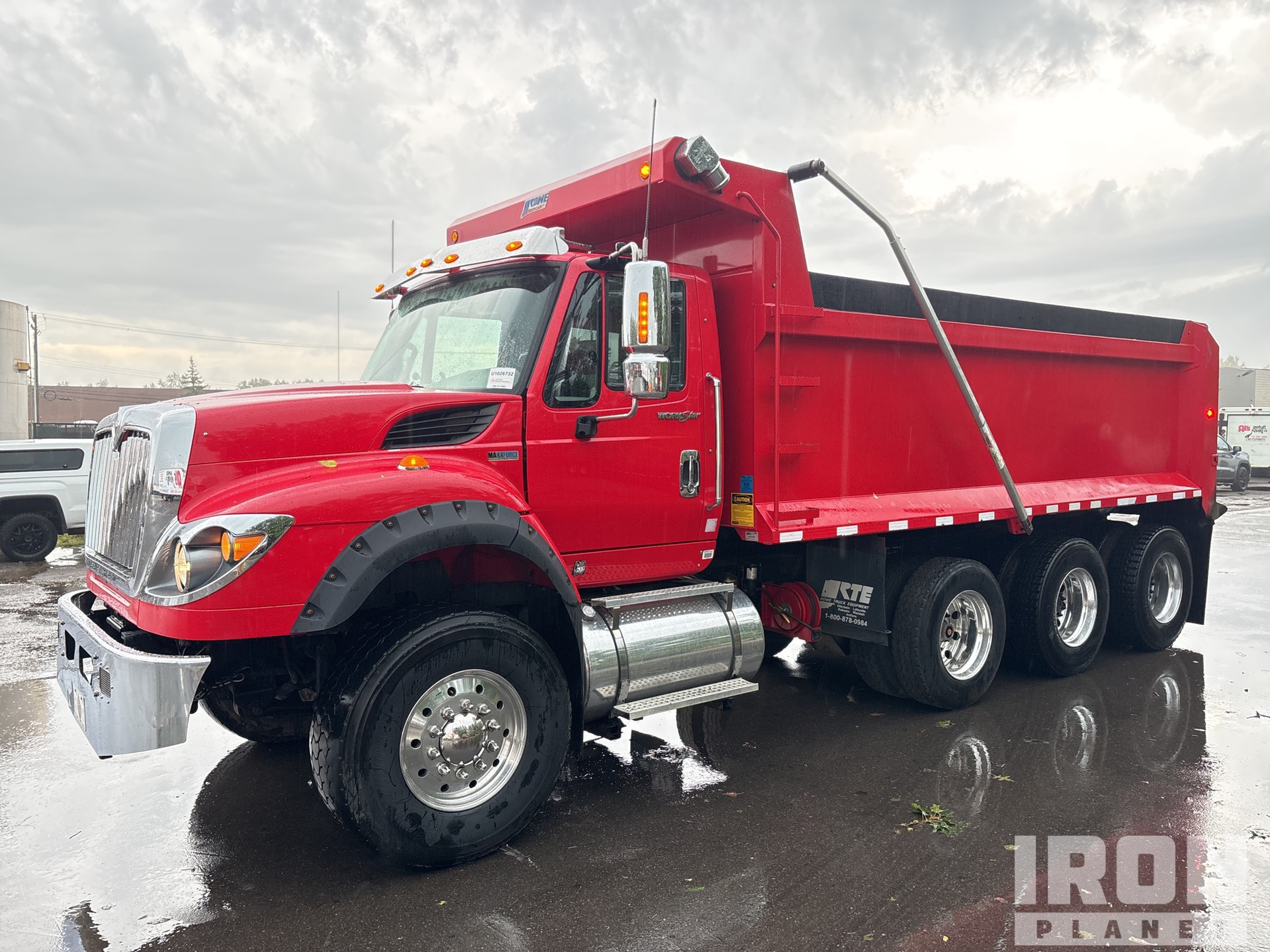 2013 International 7600 8x4 を見 Dump Truck