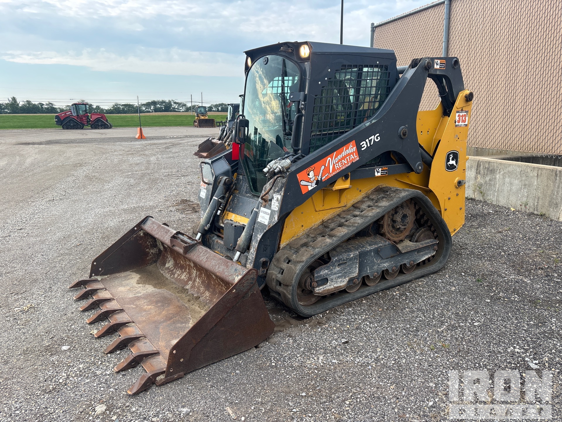 2019 John Deere 317G Chargeuse sur rails compacte