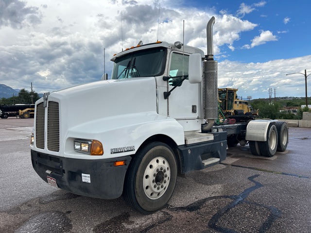 2000 Kenworth T600 6x4 T/A Day Cab Truck Tractor