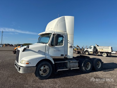 2004 Volvo VNM 6x4 Ciągnik siodłowy T/A z kabiną dzienną