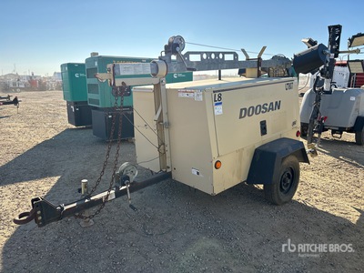 2012 Doosan L8-60HZ-T4F 8 kW Torre de iluminación