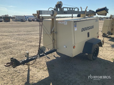 2012 Doosan L8-60HZ-T4F 8 kW Tour d'éclairage