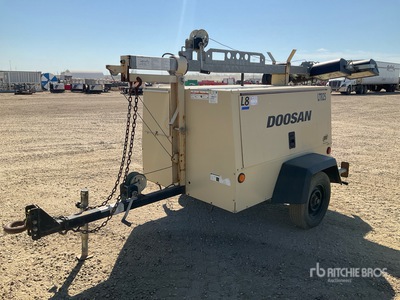 2012 Doosan L8-60HZ-T4F 8 kW Tour d'éclairage