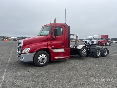 2015 Freightliner Cascadia 125 8x4 تراكتور شاحنة (ثلاثي المحور)