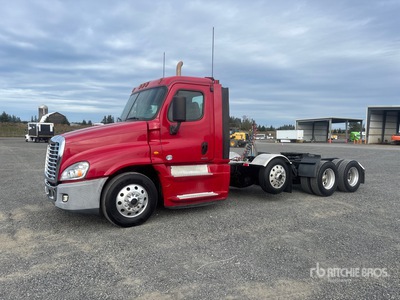 2015 Freightliner Cascadia 125 8x4 Tri/A Day Cab Truck Tractor