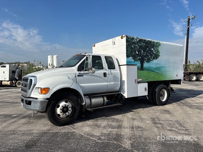 2013 Ford F-750 XL 4x2 Extended Cab Chipper Truck