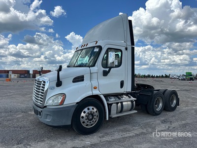 2013 Freightliner Cascadia 113 6x4 Cabeza Tractora Cabina Corta
