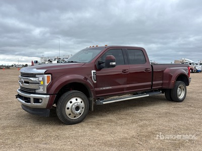 2017 Ford F-450 Lariat 4x4 Crew Cab Ute