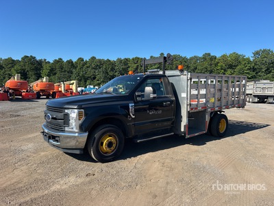 2018 Ford F-350 XL 4x2 Flatbed Truck