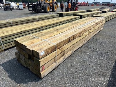 Quantity of (20) 6 in 8 in x 16 ft Surplus Pressure Treated Bois de construction