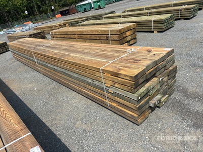Quantity of (36) 3 in x 10 in x 24 ft Surplus Pressure Treated Bois de construction