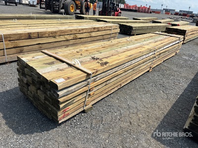 Quantity of (49) 3 in x 6 in x 18 ft Surplus Pressure Treated Bois de construction