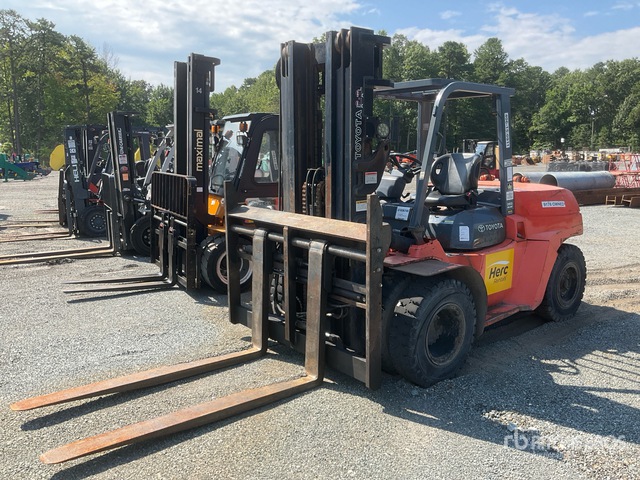 2005 Toyota 7FGU32 13200 lb Pneumatic Tire Forklift