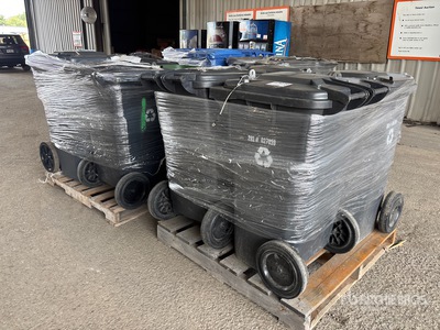 Quantity of (8) Plastic Garbage Bins Divers Autres