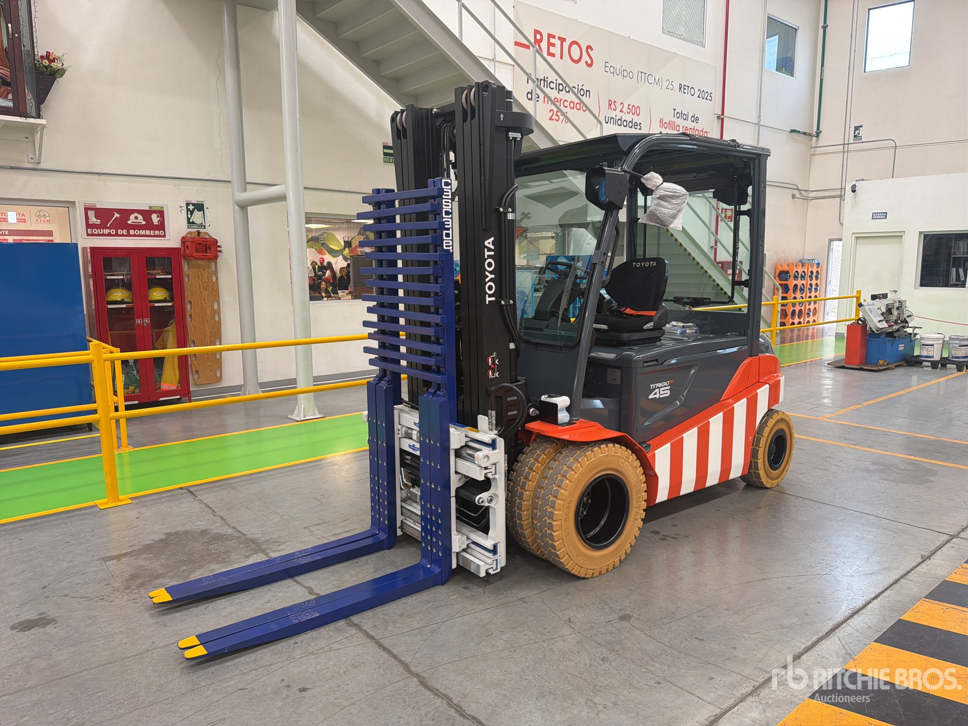 2026 Toyota 8FBMT45 9920 lb شاحنة رفع كهربائية