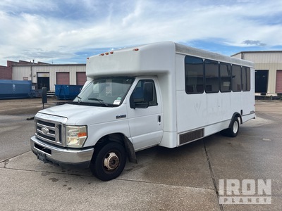 2016 Ford E-450 Super Duty 4x2 28-Seat Transit Bus