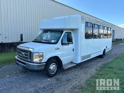 2017 Ford E450 Super Duty 4x2 29-Seat Transit Bus