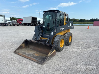 2021 John Deere 324G Two-Speed Minicargadora