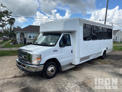 2017 Ford E-450 Super Duty 4x2 29-Seat Transit Bus