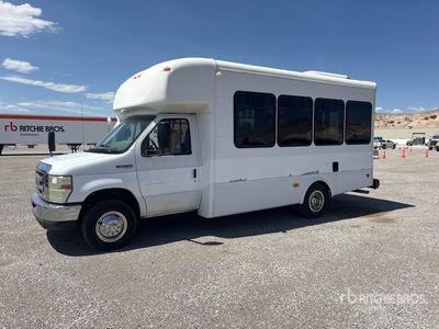 2012 Ford E-450 4x2 12-Seat Transit Bus