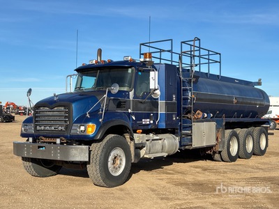 2007 Mack CV713 8x6 Camion à eau