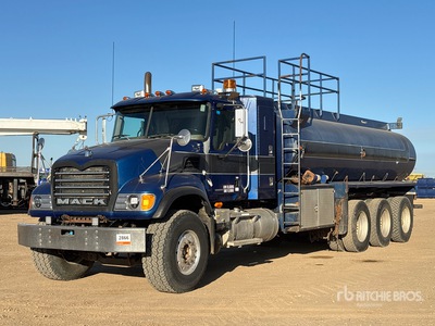 2007 Mack CV713 8x6 Camion cisterna de agua