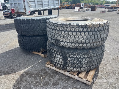 Quantity of (4) 20.5x25 Équipements pour pneus - Fits Wheel Loader