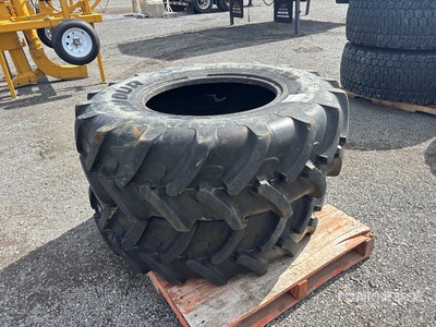 Quantity of (2) 380-85R24 Équipements pour pneus