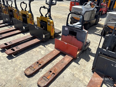 2007 Toyota 5HBE30 6000 lb Electric Pallet Jack