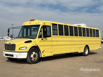 2014 Freightliner B2 4x2 38-Seat Crew Carrier Autobus