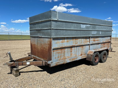 1980 16 ft T/A Horse Trailer
