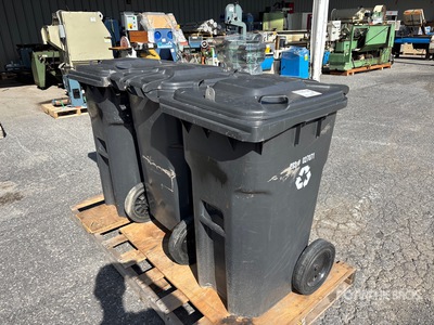 Quantity of (3) Plastic Garbage Bins Divers Autres