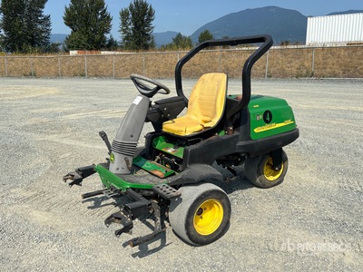2006 John Deere 2500E Ride-On Lawn Mower