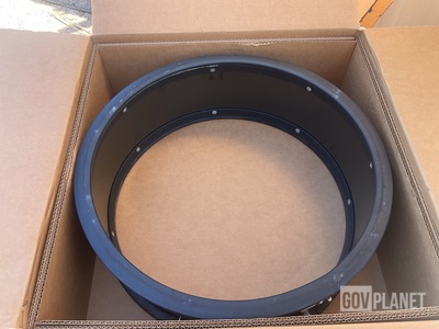 (9) Hutchinson B3040 Pneumatic Tire Beadlocks