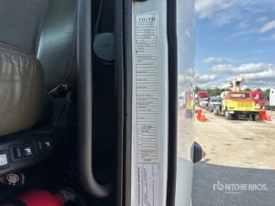 2019 Volvo VNL740 تراكتور شاحنة كابينة النوم (ثنائية المحور)