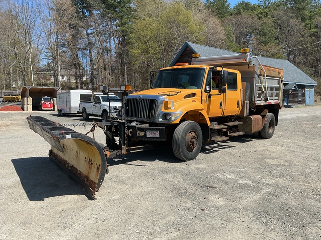 2005 International 7400 4x2 Crew Cab Snow Plow Truck