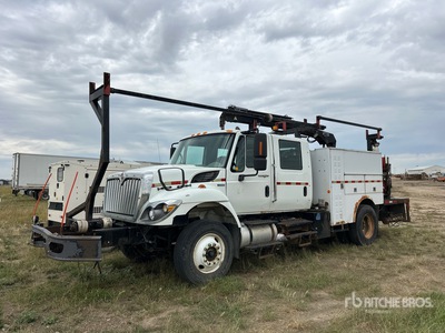 Hiab 077B-3 CLX 3350 kg Straight Boom on 2009 International 7500 WorkStar 4x2 Crew Cab Camión Grúa