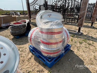 Quantity of (8) 24.5 X 8.25 Steel Truck Rim 10 Bolt Hole Pièces diverses