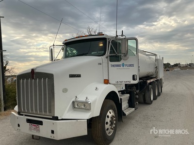 2009 Kenworth T800 8x4 Fuel and Lube Truck