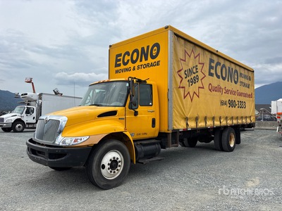 2009 International 4300 4x2 Camion con lona (Inoperable)