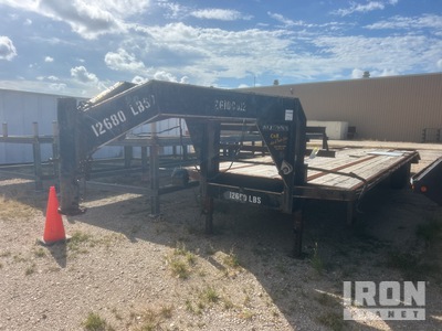 2010 Pro-Trak 32 ft T/A Gooseneck Equipment Trailer