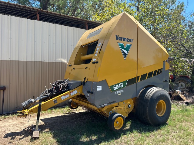 2022 Vermeer 604R Round Baler