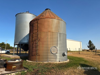 Behlen +/- 2500 bu Grain Bin