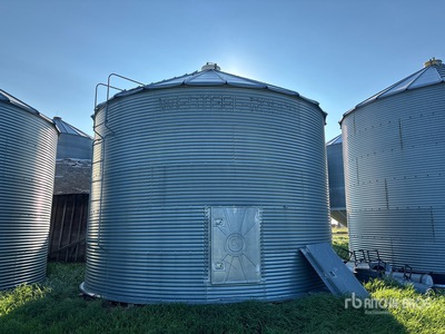 Westeel-Rosco +/- 3300 bu 5 Ring Grain Bin