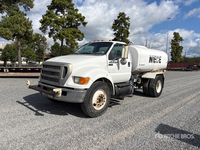 2013 Ford F-750 XL 2000 gal 4x2 Water Truck