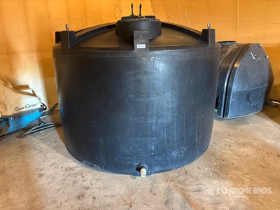 1250 gal Poly Water Tank