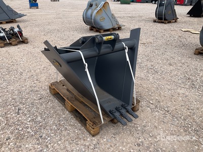 Strickland Backhoe Loader Bucket - Fits JCB 3CX